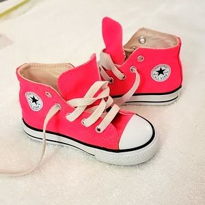 Toddler size 6 pink Converse high-tops